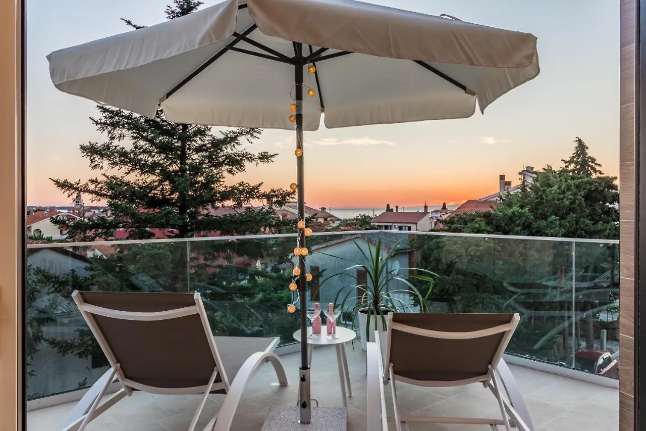 Villa Elena Deluxe mit Whirlpool und POOL am MEER Fažana