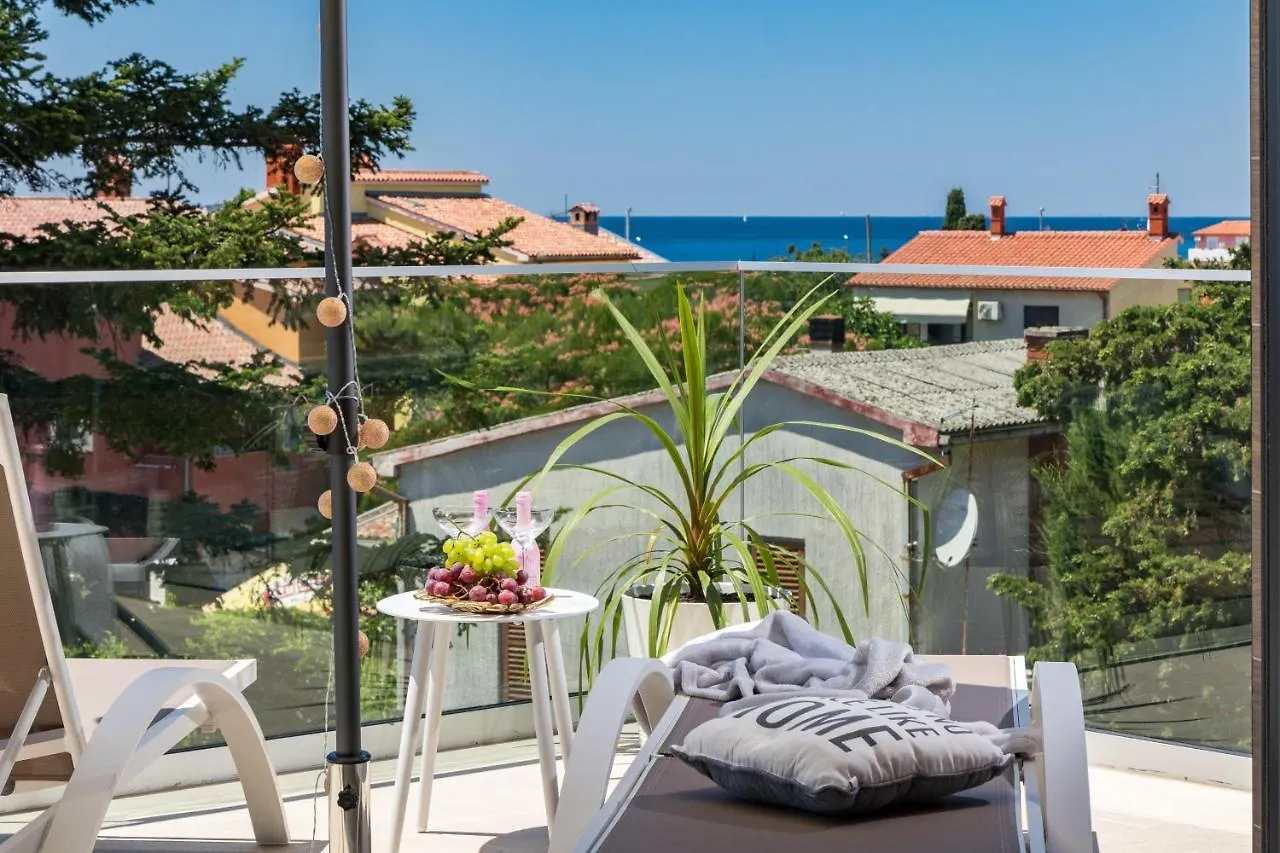 Villa Elena Deluxe mit Whirlpool und POOL am MEER Fažana