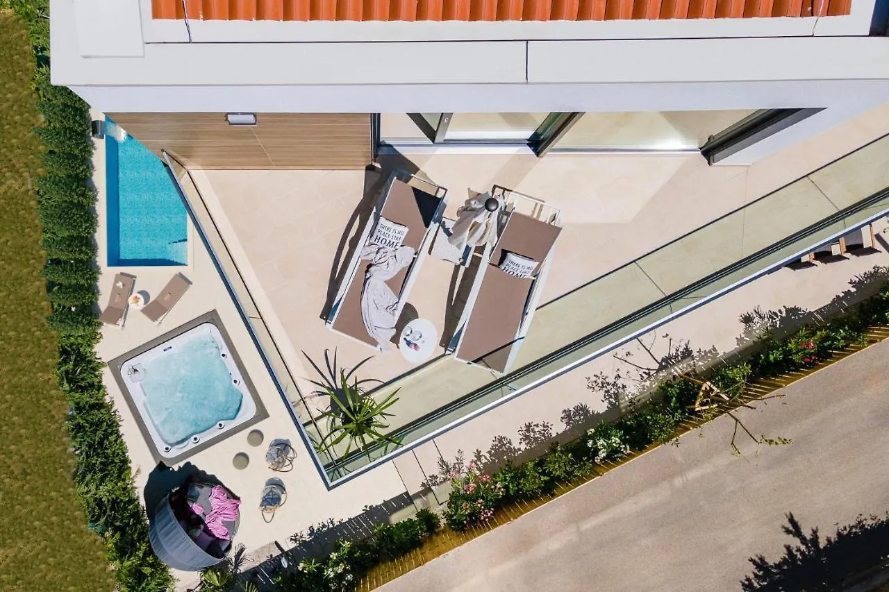 Villa Elena Deluxe mit Whirlpool und POOL am MEER Fažana