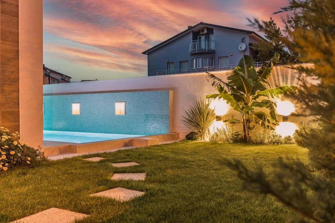 Villa Elena Deluxe mit Whirlpool und POOL am MEER Fažana Kroatien