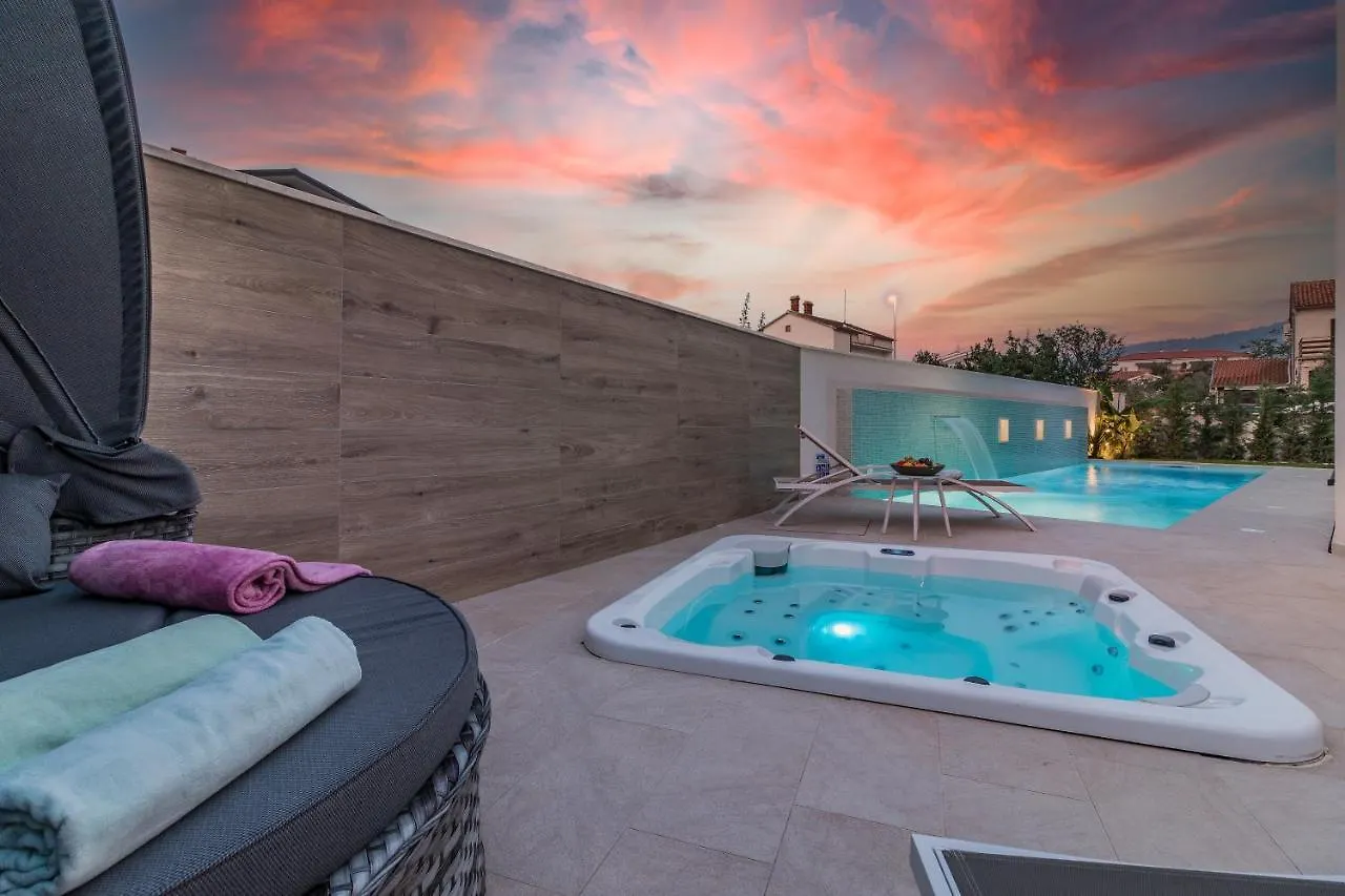 Villa Elena: Seaside Luxury with Whirlpool and Brijuni Islands View Fazana