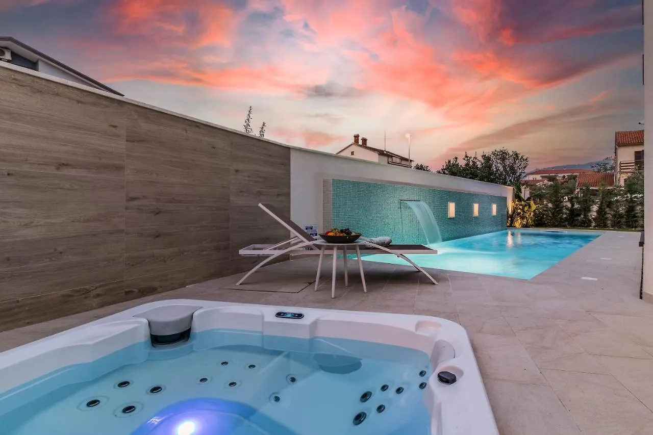Villa Elena: Seaside Luxury with Whirlpool and Brijuni Islands View Fazana