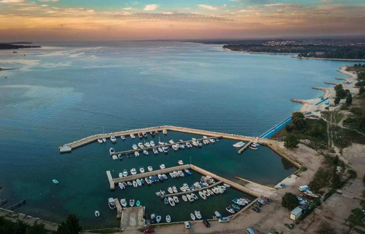 Villa Elena: Seaside Luxury with Whirlpool and Brijuni Islands View Fazana
