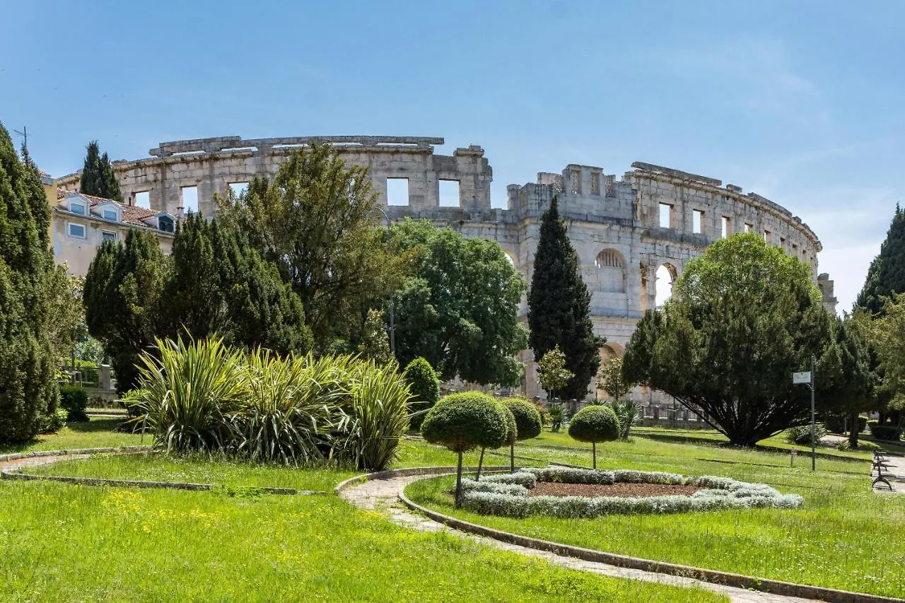 Villa Elena: Seaside Luxury with Whirlpool and Brijuni Islands View Fazana